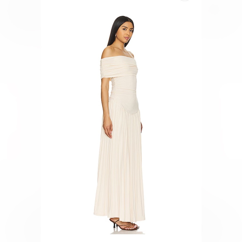 Field Of Dreams Dress in Oatmeal
LIONESS - Picture 6 of 7